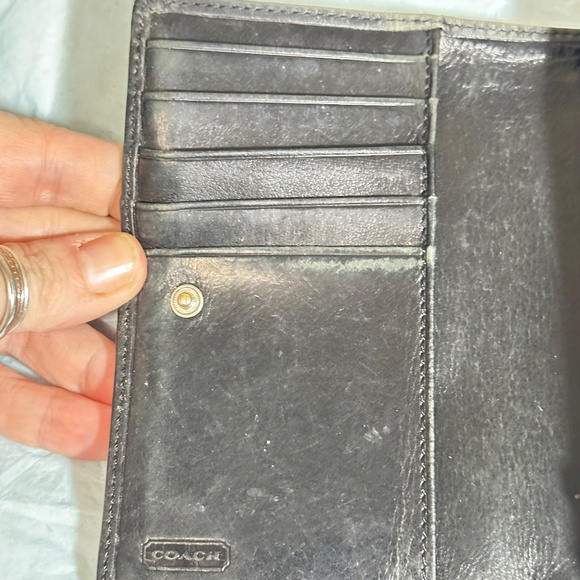 Coach wallet. Black leather. Credit card slots, 3 inside pockets 1 zipper pocket - Picture 5 of 16